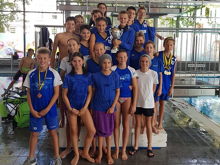 _bwbochum/medien/Schwimmen/Schwimmen_Fotos-2019/2019_09_15-BWB-Team-mit-Mannschaftspokal.jpg