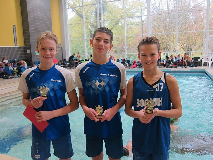 _bwbochum/medien/Schwimmen/Schwimmen_Fotos-2019/2019_11_17-Kemminghausen-Jugendfinale-50mBrust-Raphael-Jamie-Linus.jpg