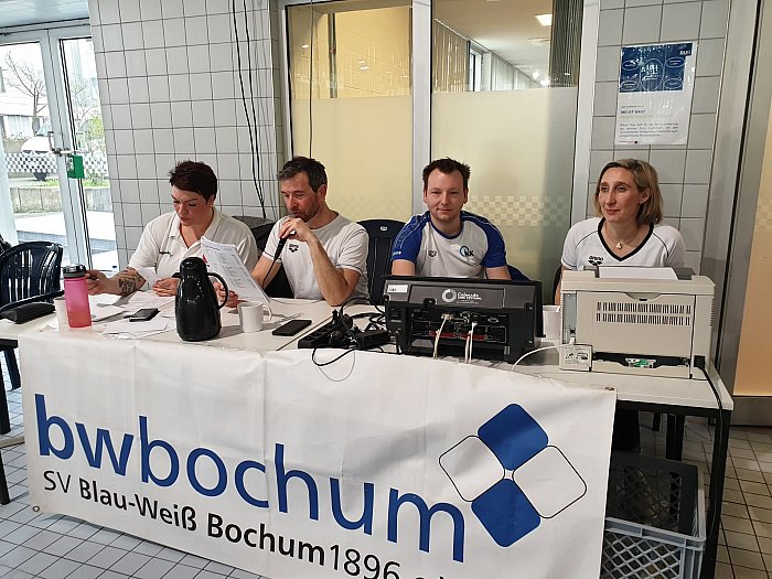 _bwbochum/medien/Schwimmen/Schwimmen_Fotos-2019/Bo_Cup_2019_Sprechertisch_40.jpg
