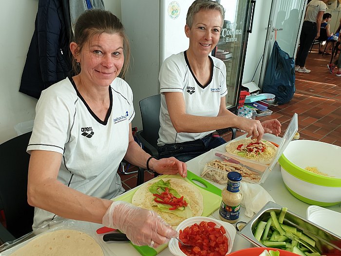_bwbochum/medien/Schwimmen/Schwimmen_Fotos-2019/Bo_Cup_2019_Wraps_Zubereitung_40.jpg