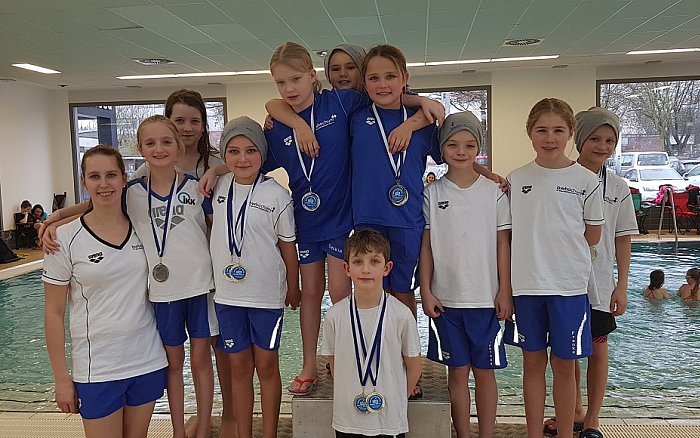 _bwbochum/medien/Schwimmen/Schwimmen_Fotos-2019/Fotos_Bottrop_Januar_2019_Gruppenbild_mit_Nina_Waechter_30.jpg