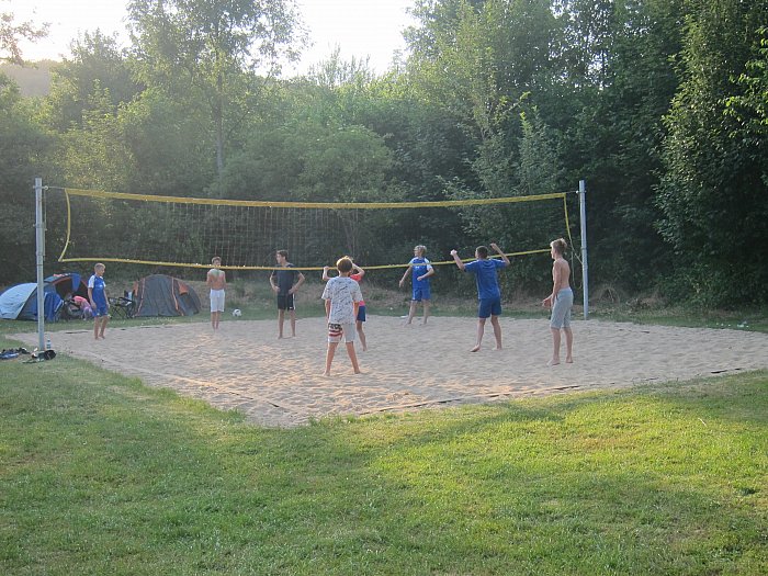 _bwbochum/medien/Schwimmen/Schwimmen_Fotos-2019/Meschede_2019_Jungs_Volleyballspielen.jpg