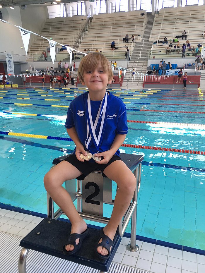 _bwbochum/medien/Schwimmen/Schwimmen_Fotos-2019/Ronsdorf_2019-09-19_Basiskader-Medaillengewinner.jpg