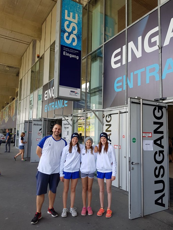 _bwbochum/medien/bilder_2018/2018_fotos_schwimmen/2018_05-DJM_-2018-Team-mit-Trainer.jpg