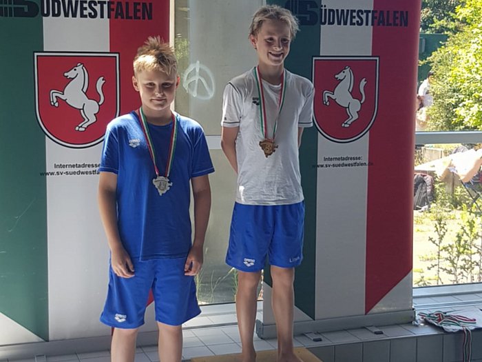 _bwbochum/medien/bilder_2018/2018_fotos_schwimmen/2018_06_30-SVSW-Meisterschaften-Linus-Bungert-200R-Titel.jpg