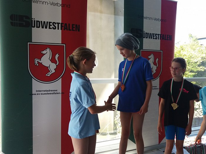 _bwbochum/medien/bilder_2018/2018_fotos_schwimmen/2018_06_30-SVSW-Meisterschaften-Tessa-Mauss-100B-Titel.jpg